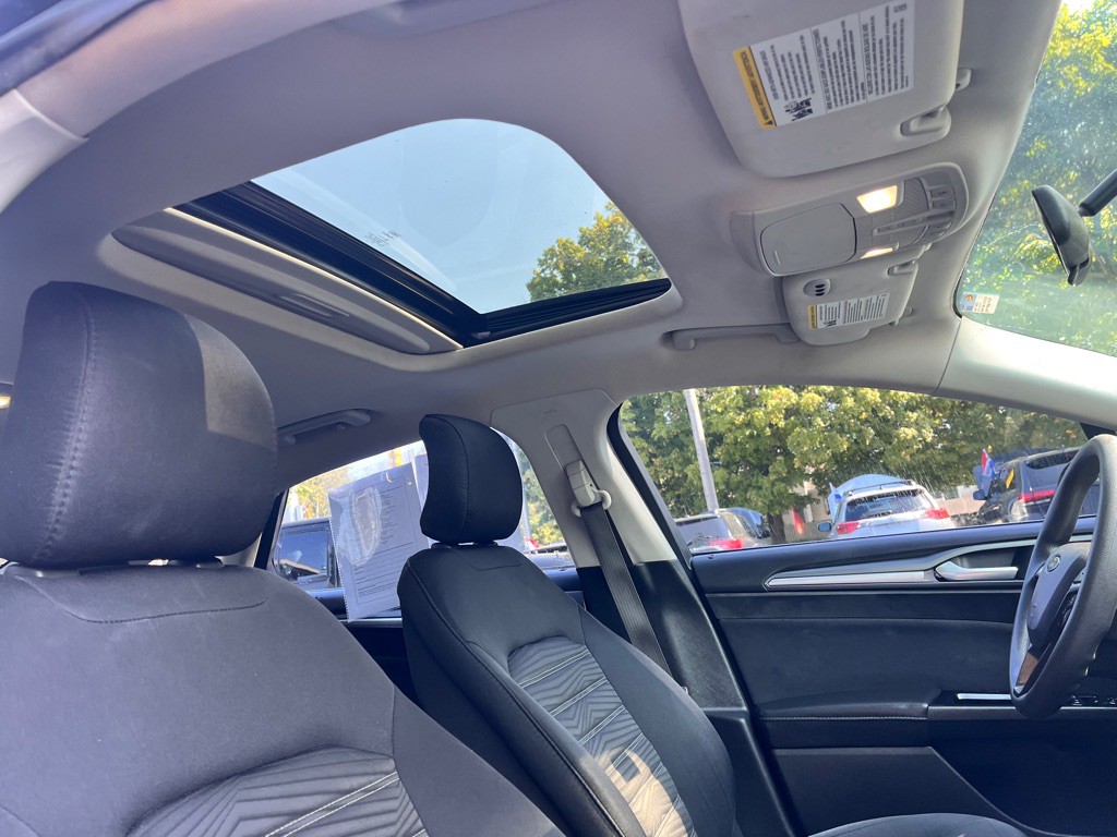 2016 Ford Fusion Image 19