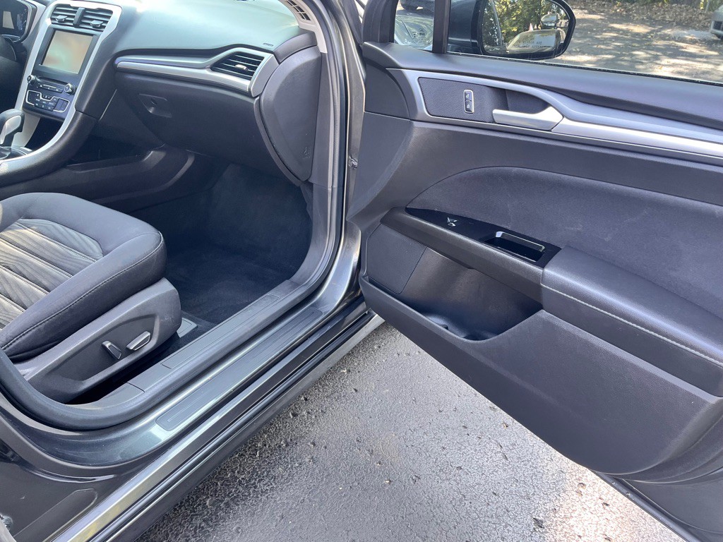 2016 Ford Fusion Image 20