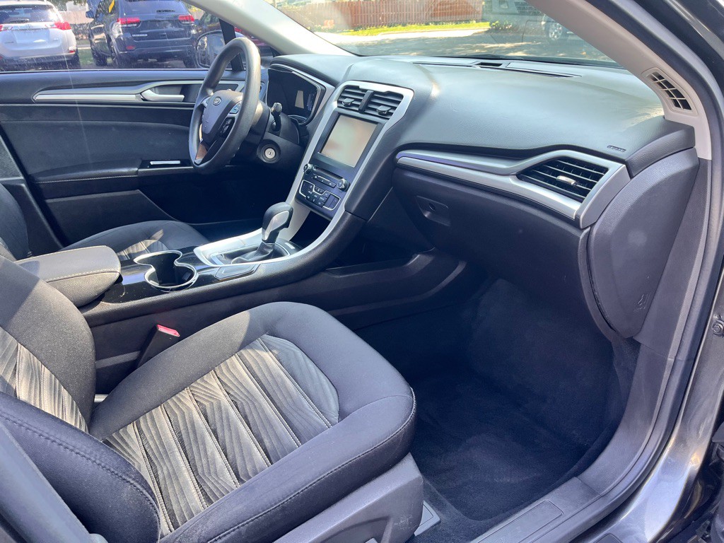 2016 Ford Fusion Image 22
