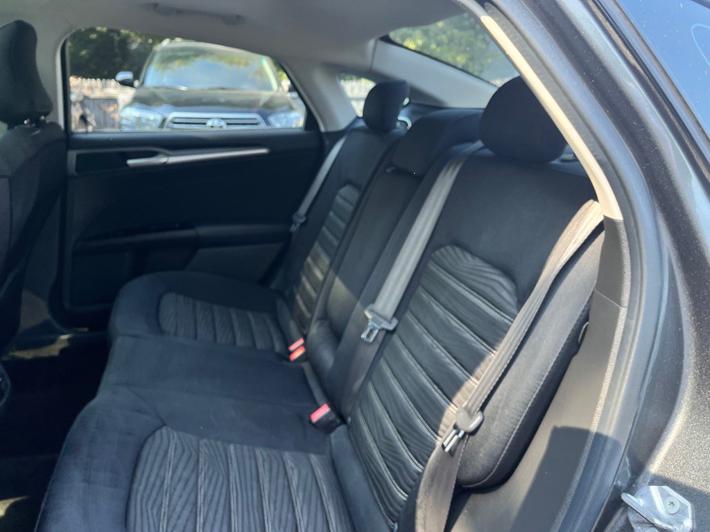 2016 Ford Fusion Image 30