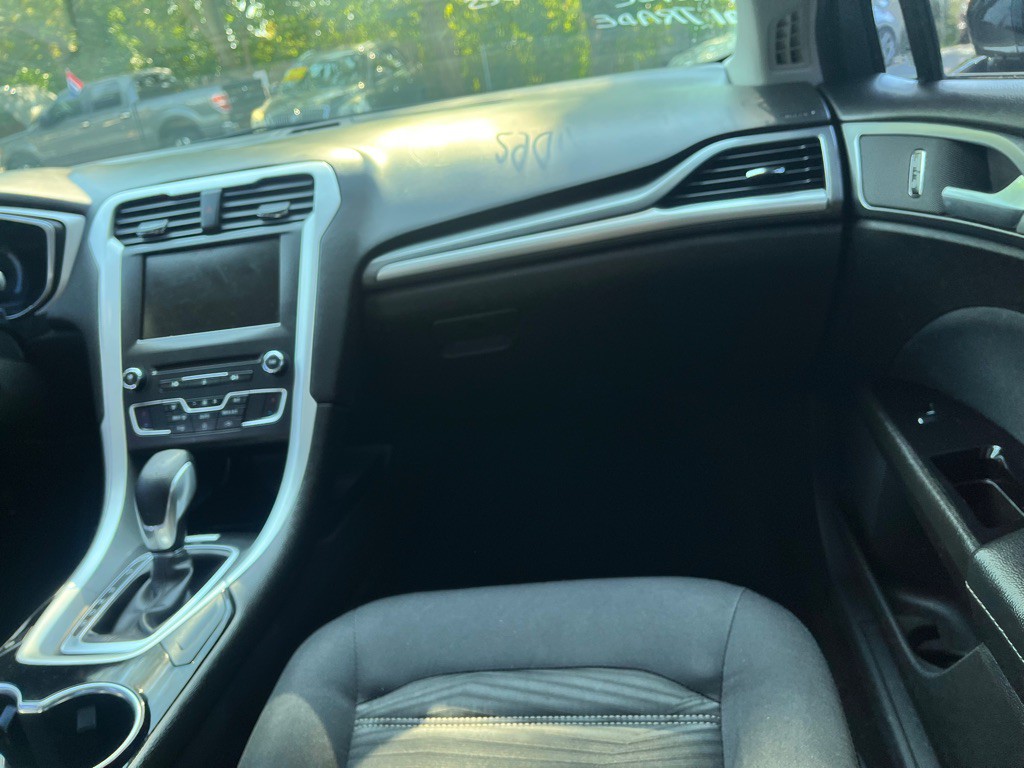 2016 Ford Fusion Image 32