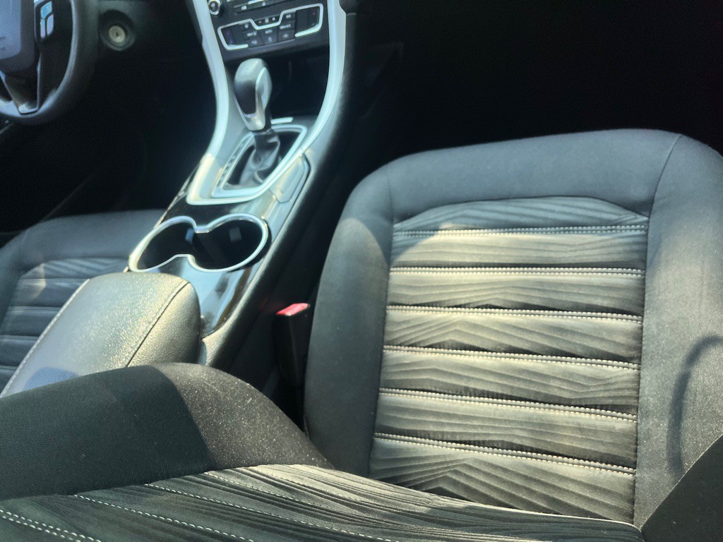 2016 Ford Fusion Image 34