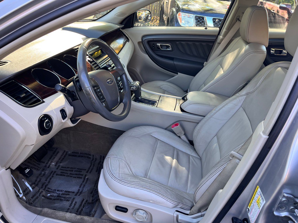 2011 Ford Taurus Image 9