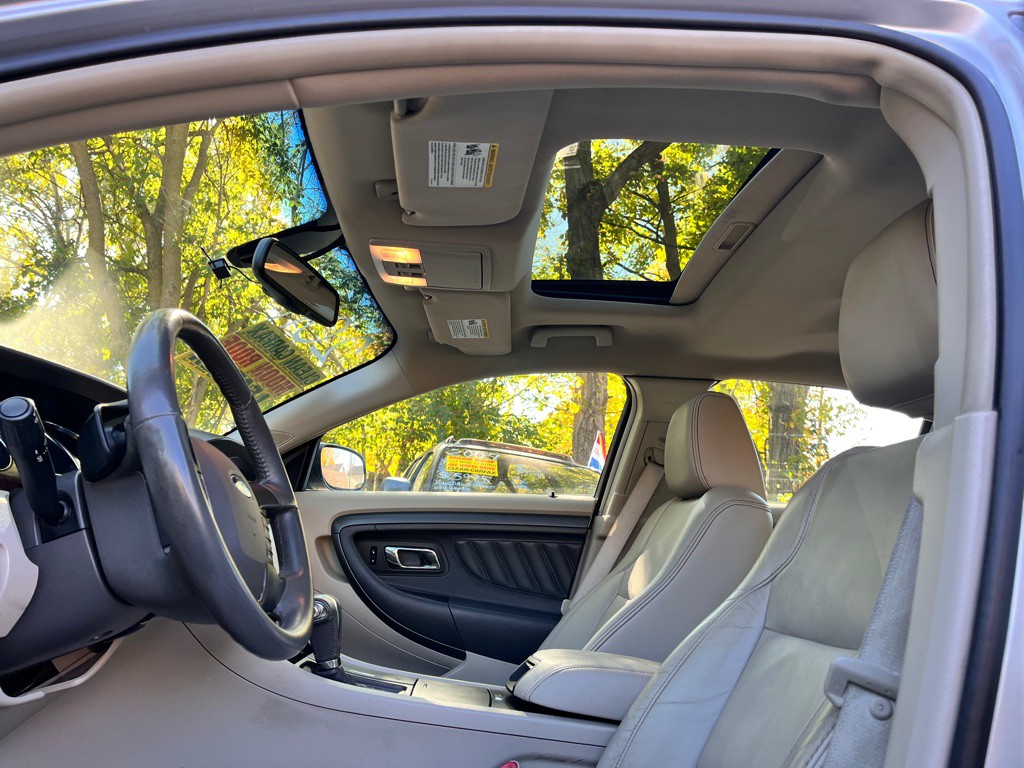 2011 Ford Taurus Image 10