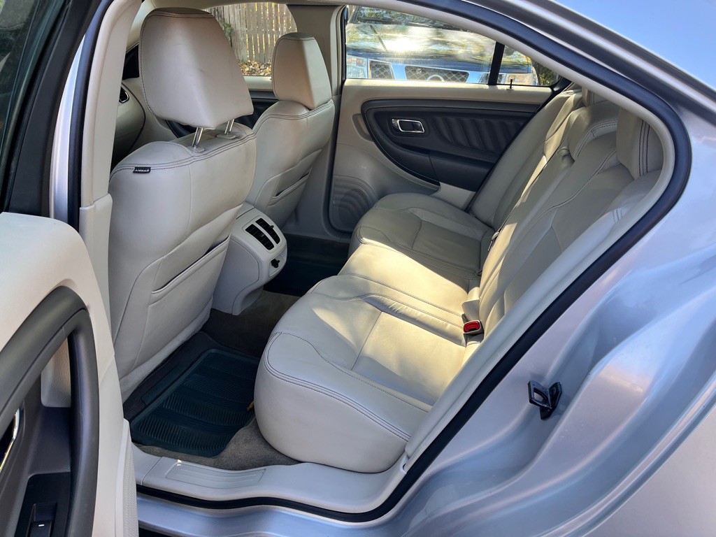 2011 Ford Taurus Image 11