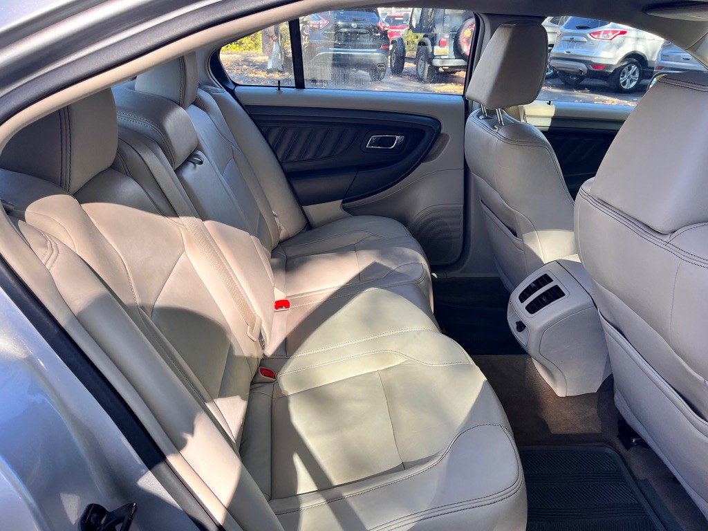 2011 Ford Taurus Image 14