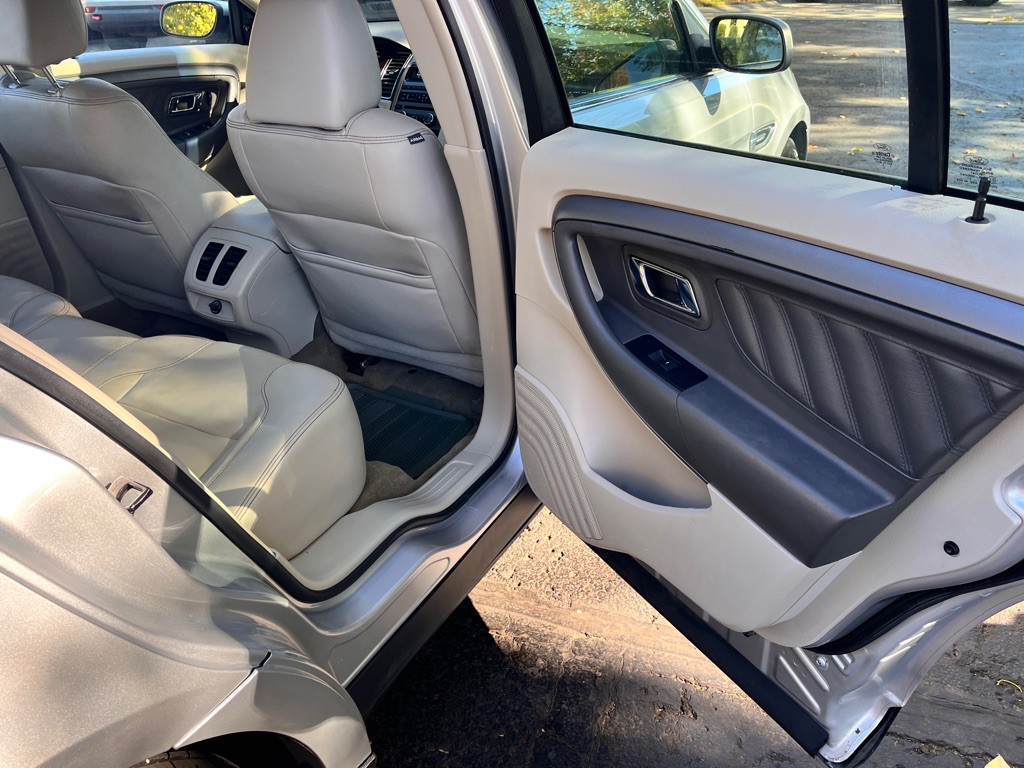 2011 Ford Taurus Image 15