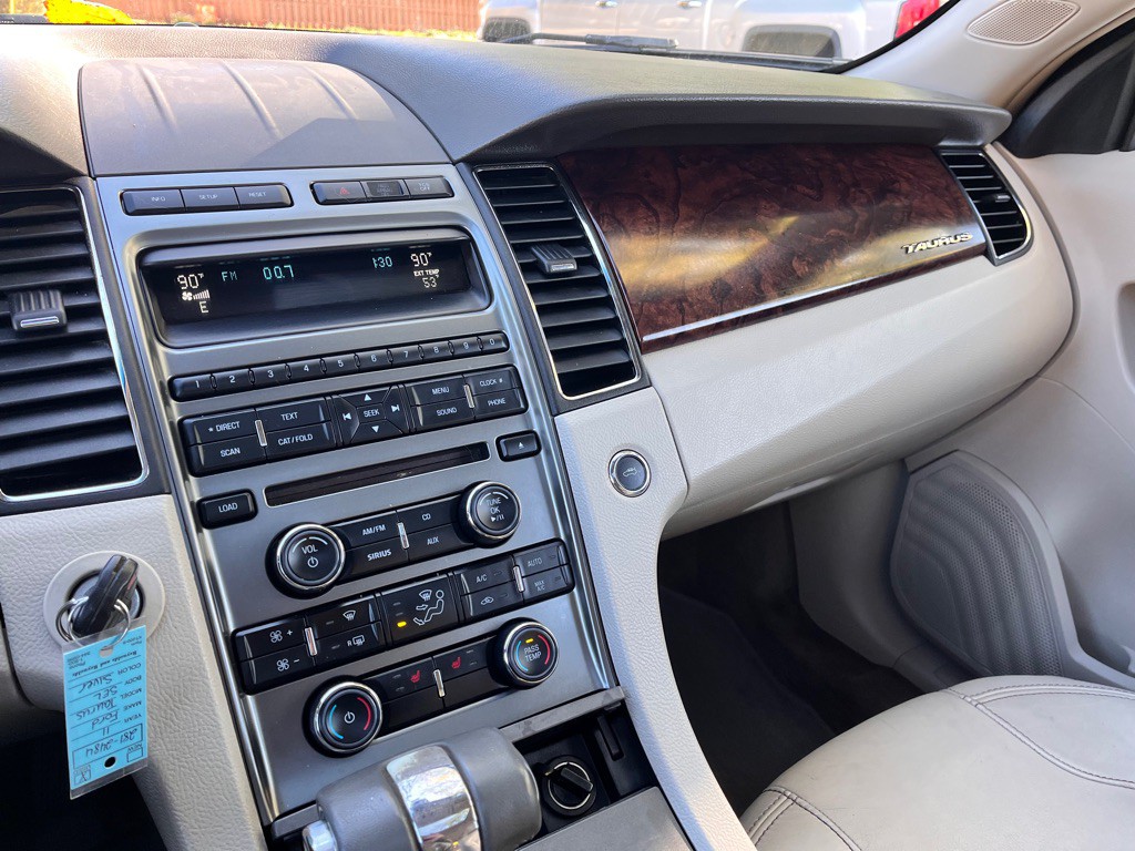 2011 Ford Taurus Image 20