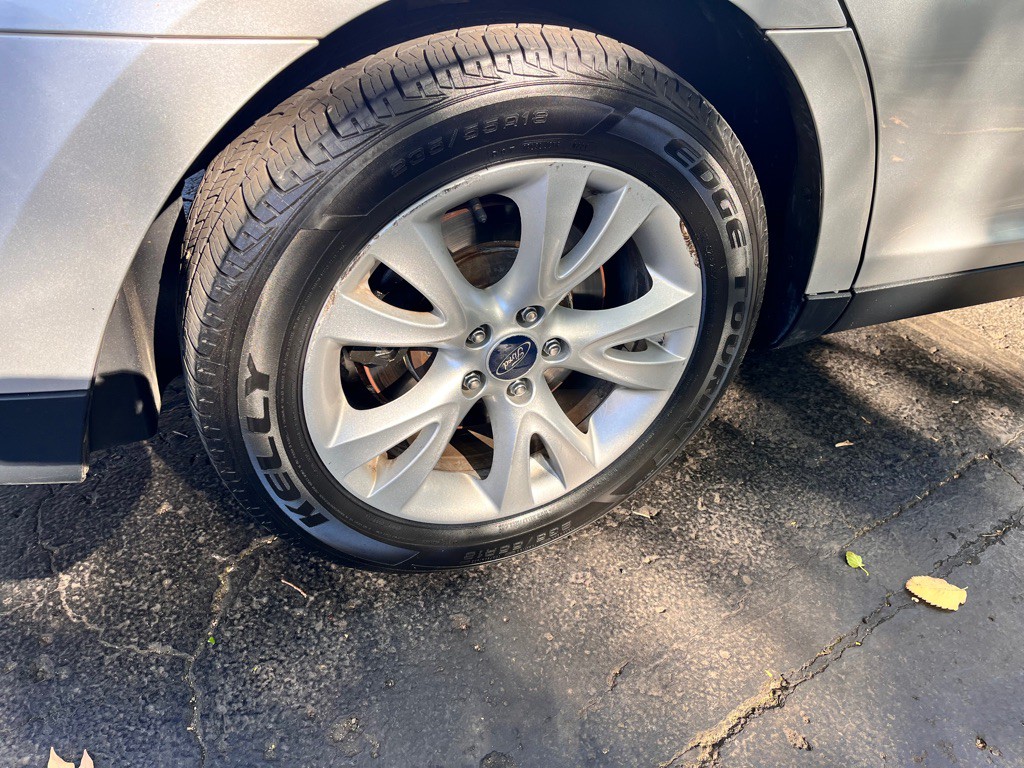 2011 Ford Taurus Image 23