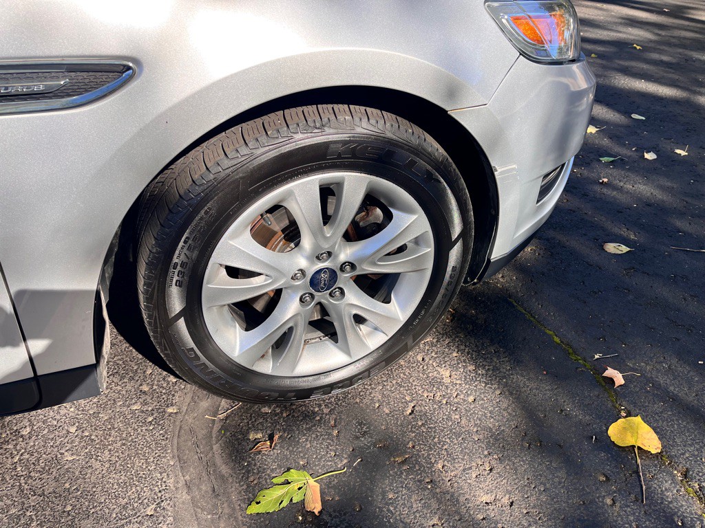 2011 Ford Taurus Image 25