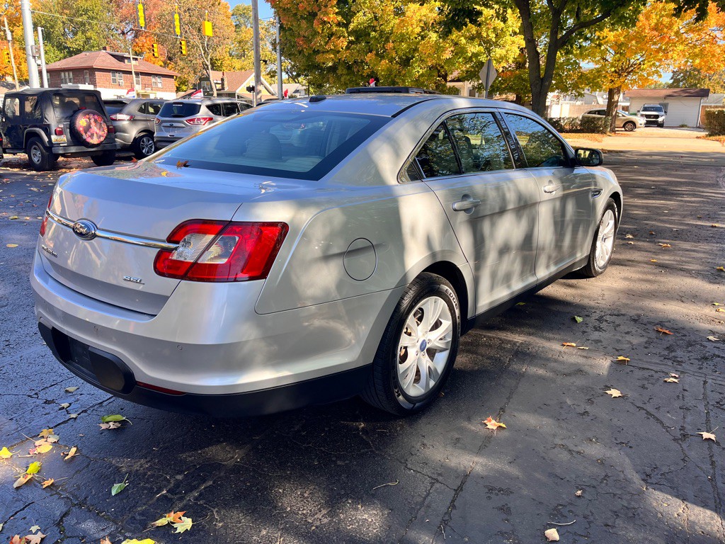 2011 Ford Taurus Image 5