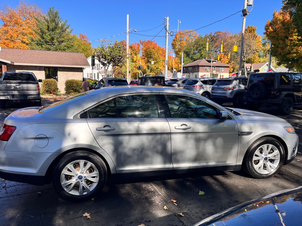 2011 Ford Taurus Image 6