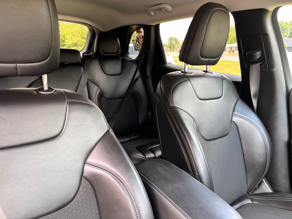 2019 Jeep Cherokee Image 15