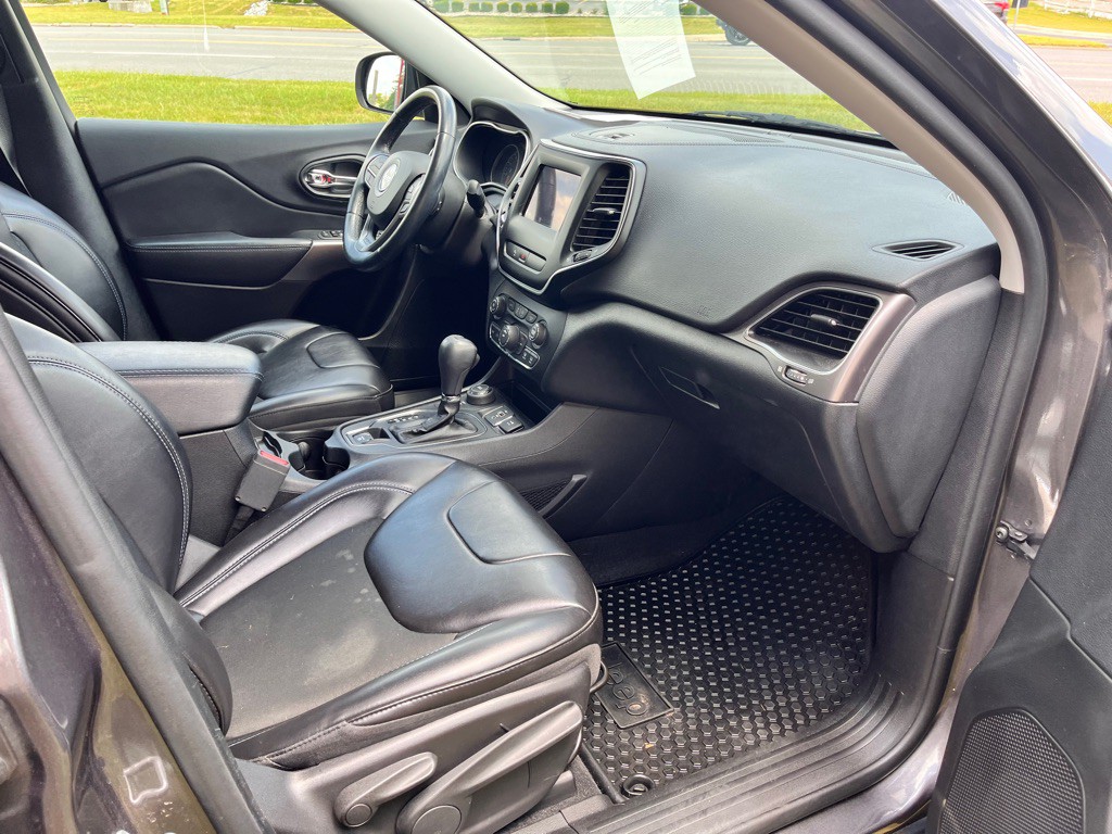 2019 Jeep Cherokee Image 17