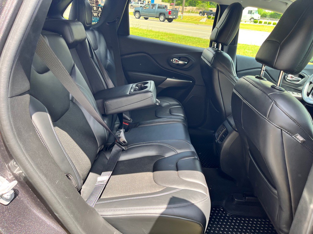 2019 Jeep Cherokee Image 28