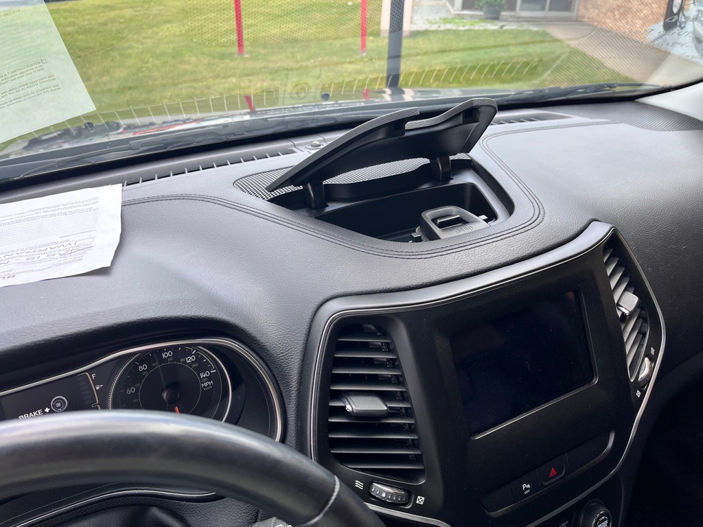 2019 Jeep Cherokee Image 32