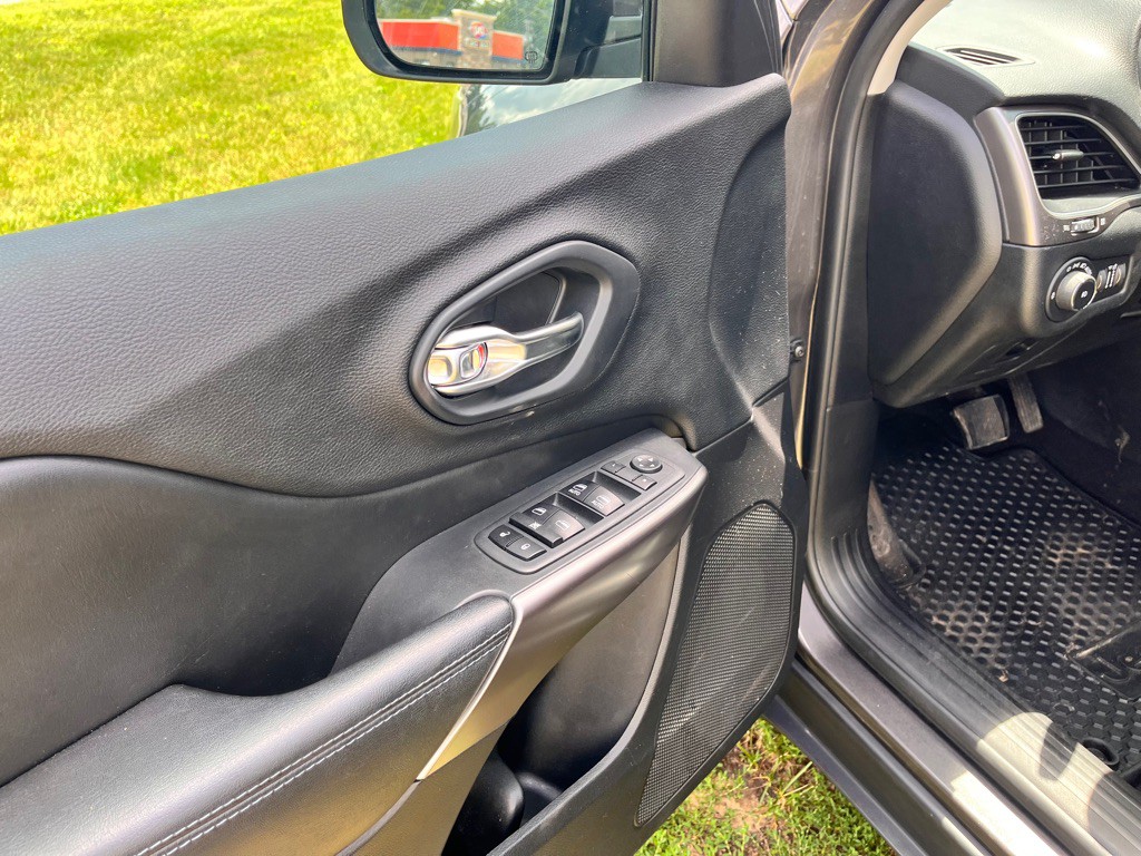 2019 Jeep Cherokee Image 37