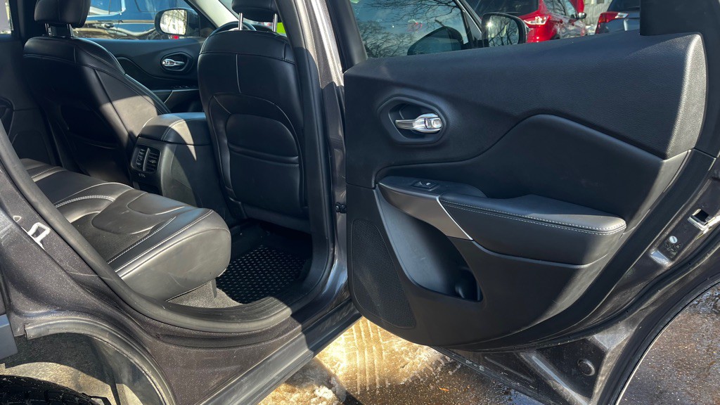 2019 Jeep Cherokee Image 35