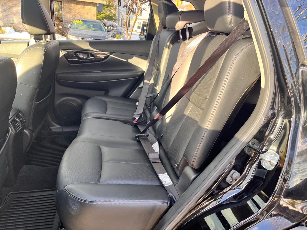 2018 Nissan Rogue Image 17