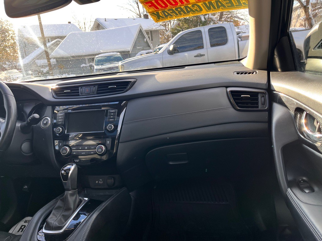 2018 Nissan Rogue Image 19