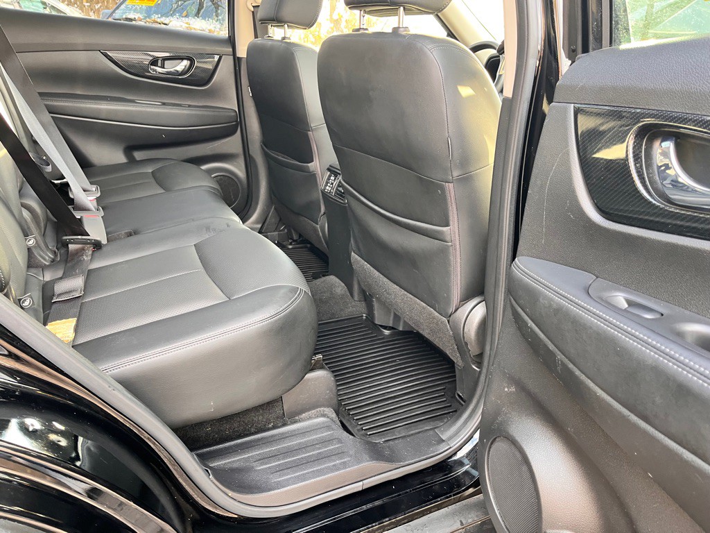 2018 Nissan Rogue Image 23