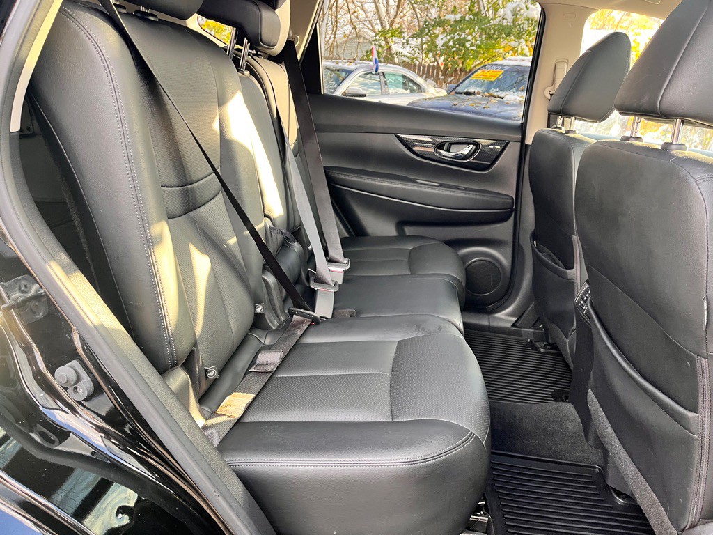 2018 Nissan Rogue Image 24