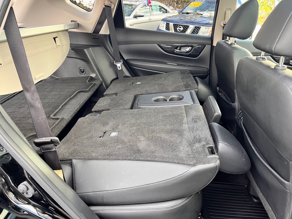 2018 Nissan Rogue Image 25