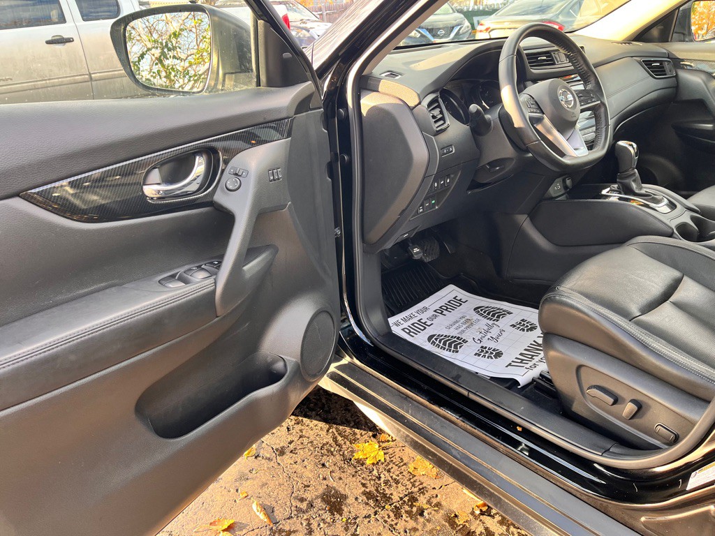 2018 Nissan Rogue Image 37