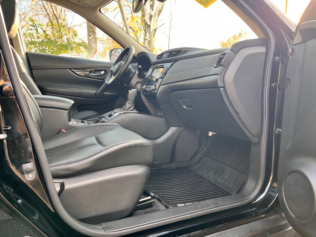 2018 Nissan Rogue Image 43