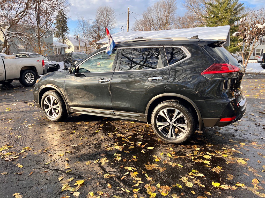 2018 Nissan Rogue Image 2