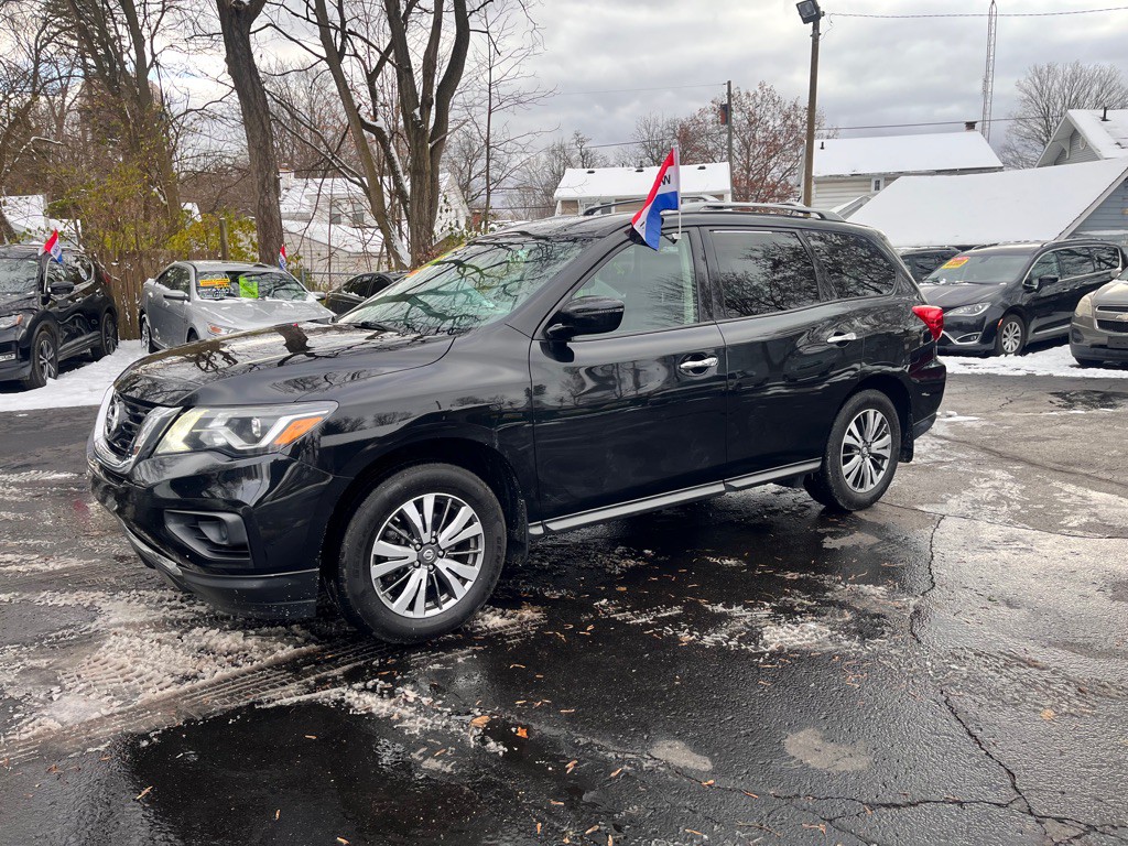 2018 Nissan Pathfinder Image 2
