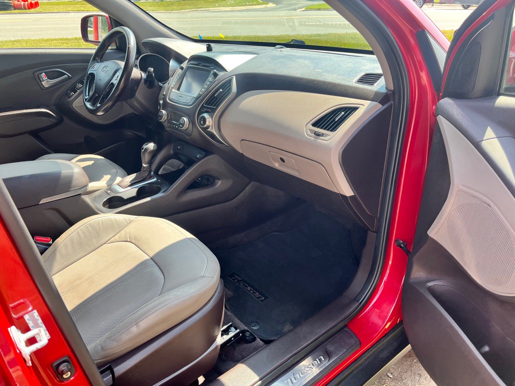 2015 Hyundai Tucson Image 16