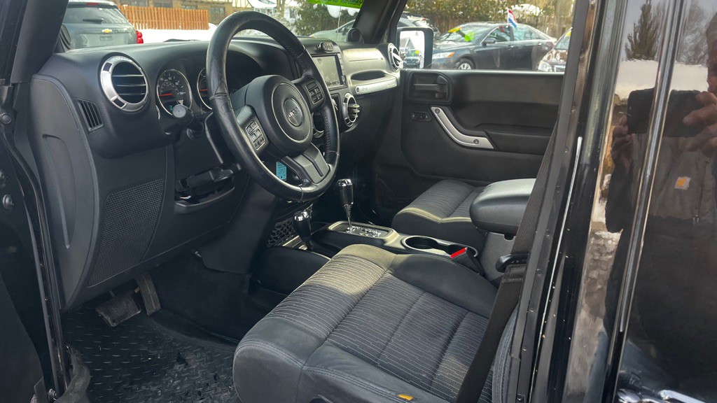 2012 Jeep Wrangler Unlimited Image 21