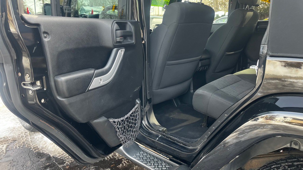 2012 Jeep Wrangler Unlimited Image 28