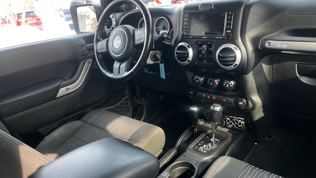 2012 Jeep Wrangler Unlimited Image 33