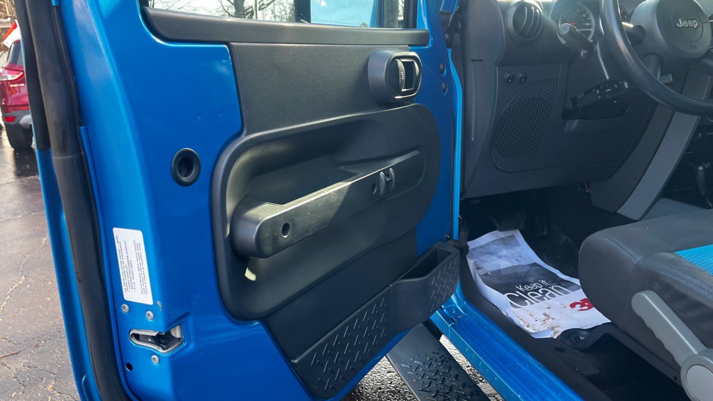 2010 Jeep Wrangler Unlimited Image 25