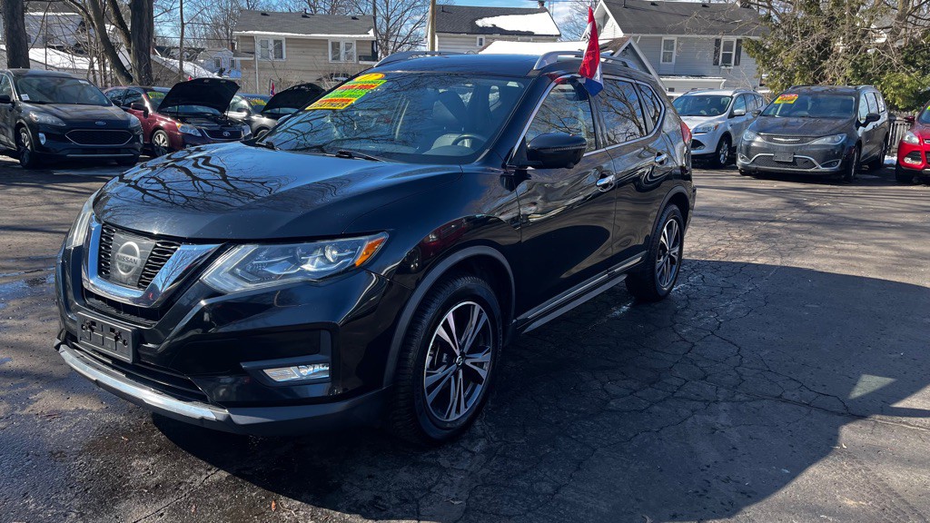 2017 Nissan Rogue Image 1
