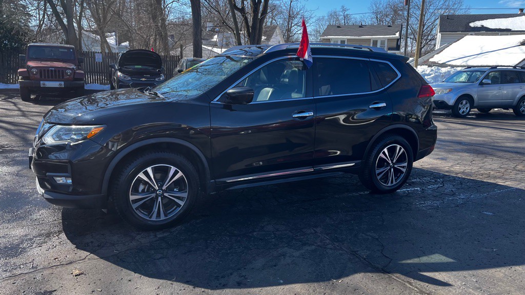 2017 Nissan Rogue Image 2