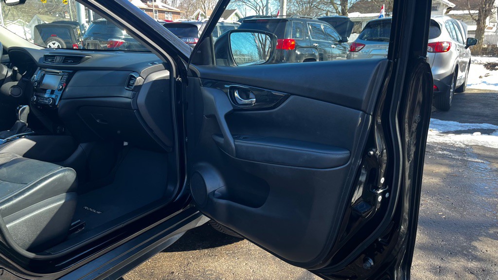 2017 Nissan Rogue Image 30