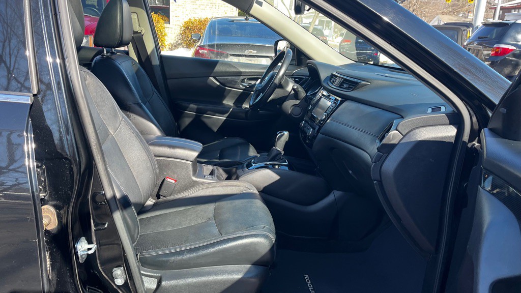 2017 Nissan Rogue Image 32