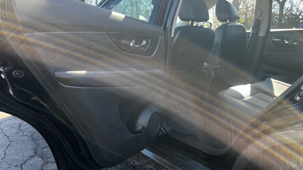 2017 Nissan Rogue Image 36