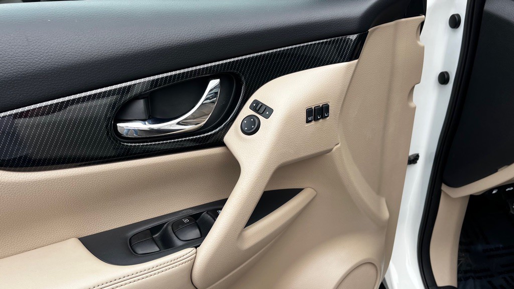 2017 Nissan Rogue Image 26