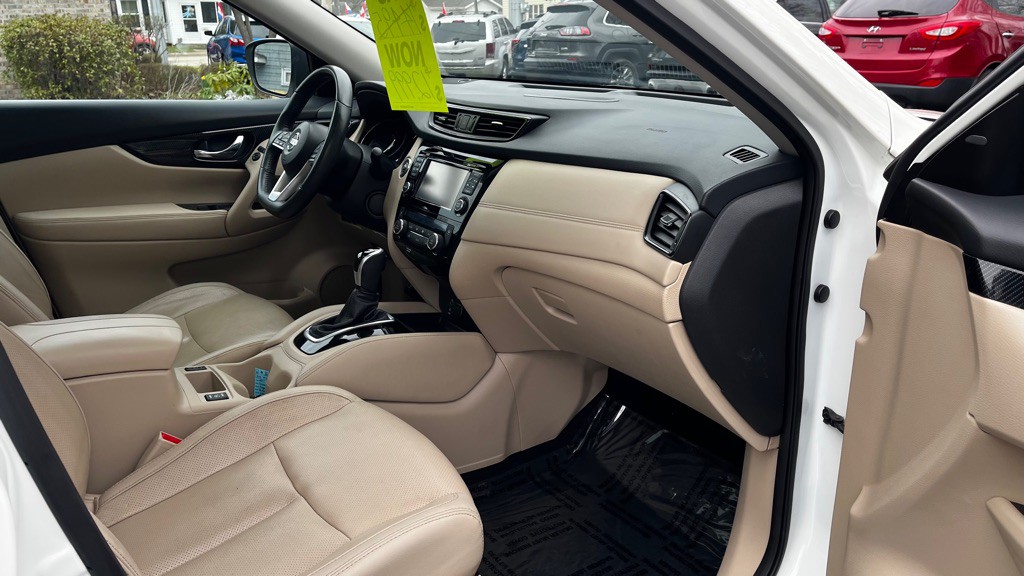 2017 Nissan Rogue Image 33