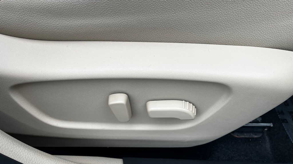 2017 Nissan Rogue Image 35