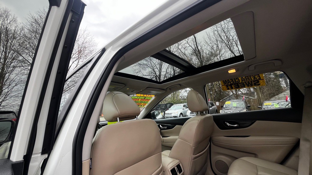 2017 Nissan Rogue Image 38