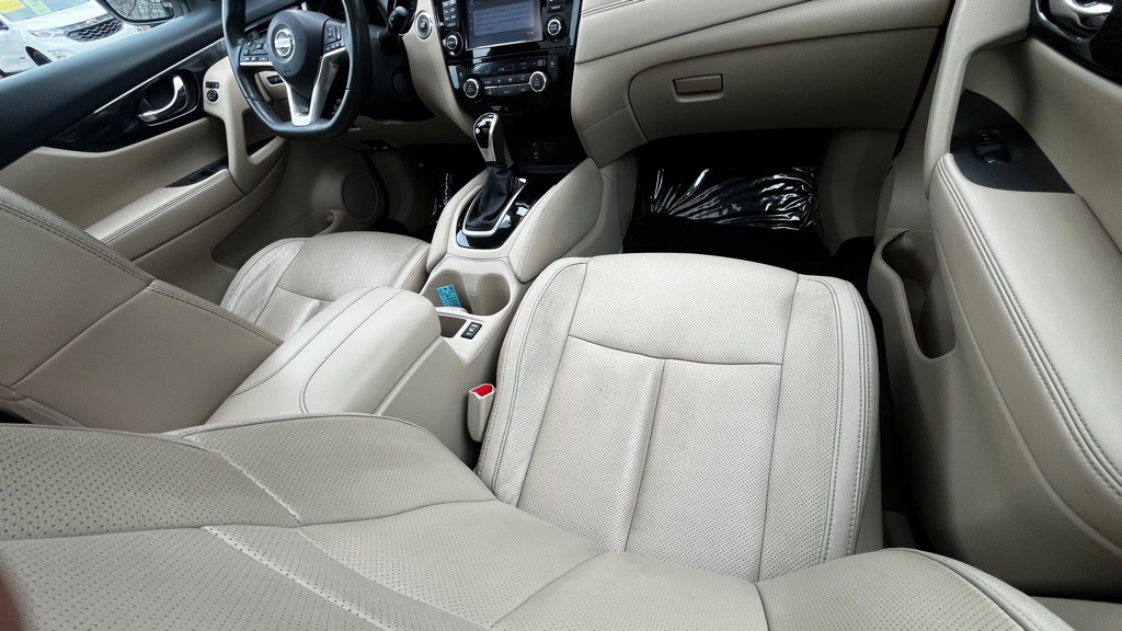 2017 Nissan Rogue Image 45