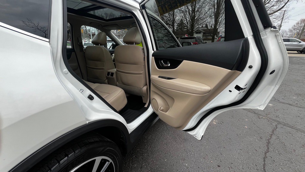 2017 Nissan Rogue Image 46