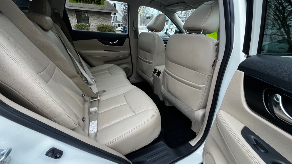 2017 Nissan Rogue Image 47