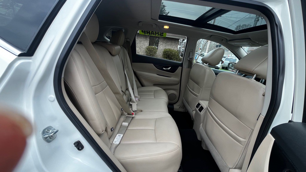 2017 Nissan Rogue Image 48