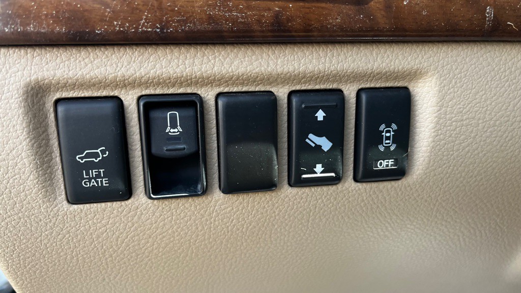2011 Nissan Armada Image 23